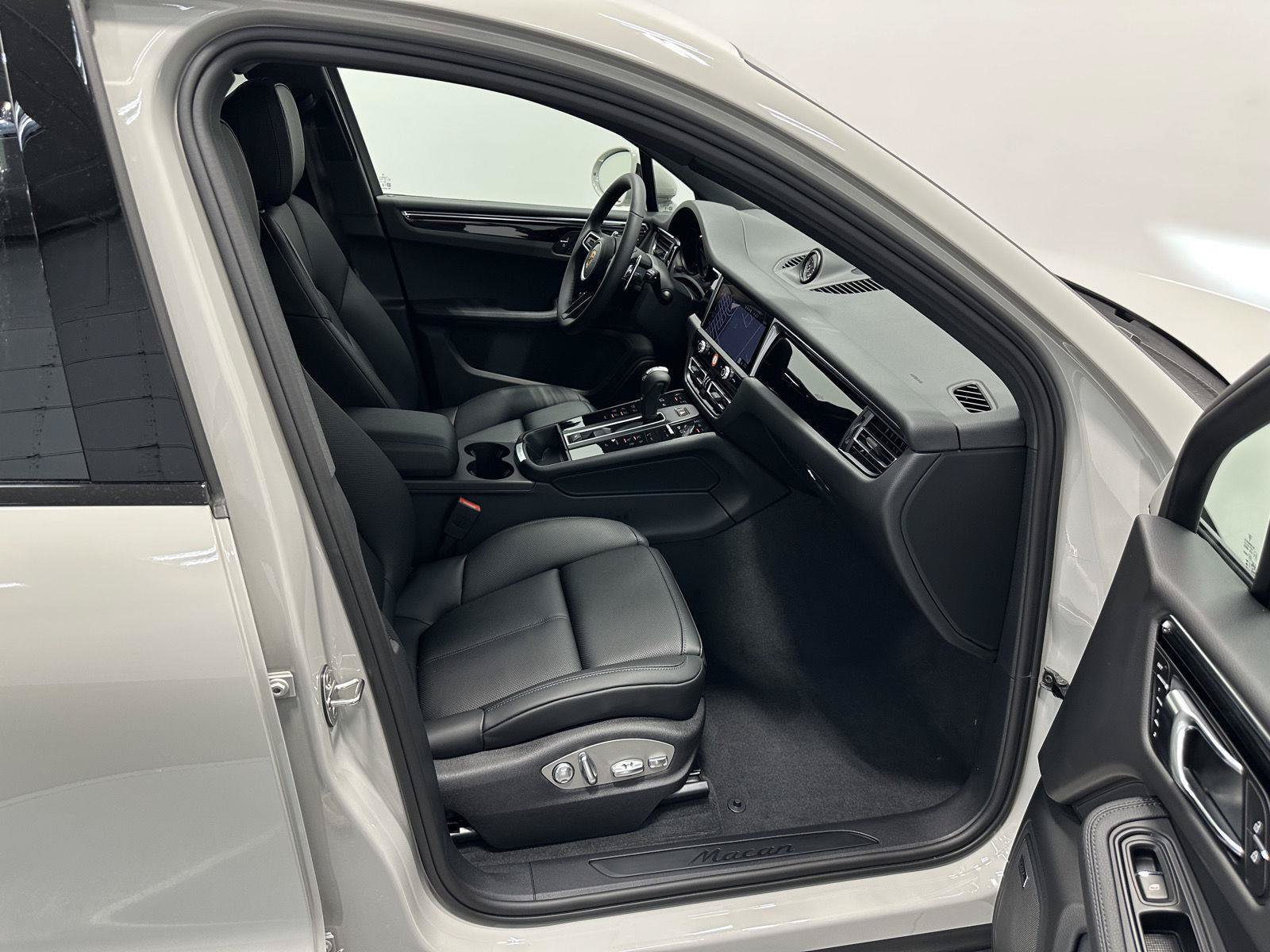 New 2026 Porsche Macan AWD/4WD image 43