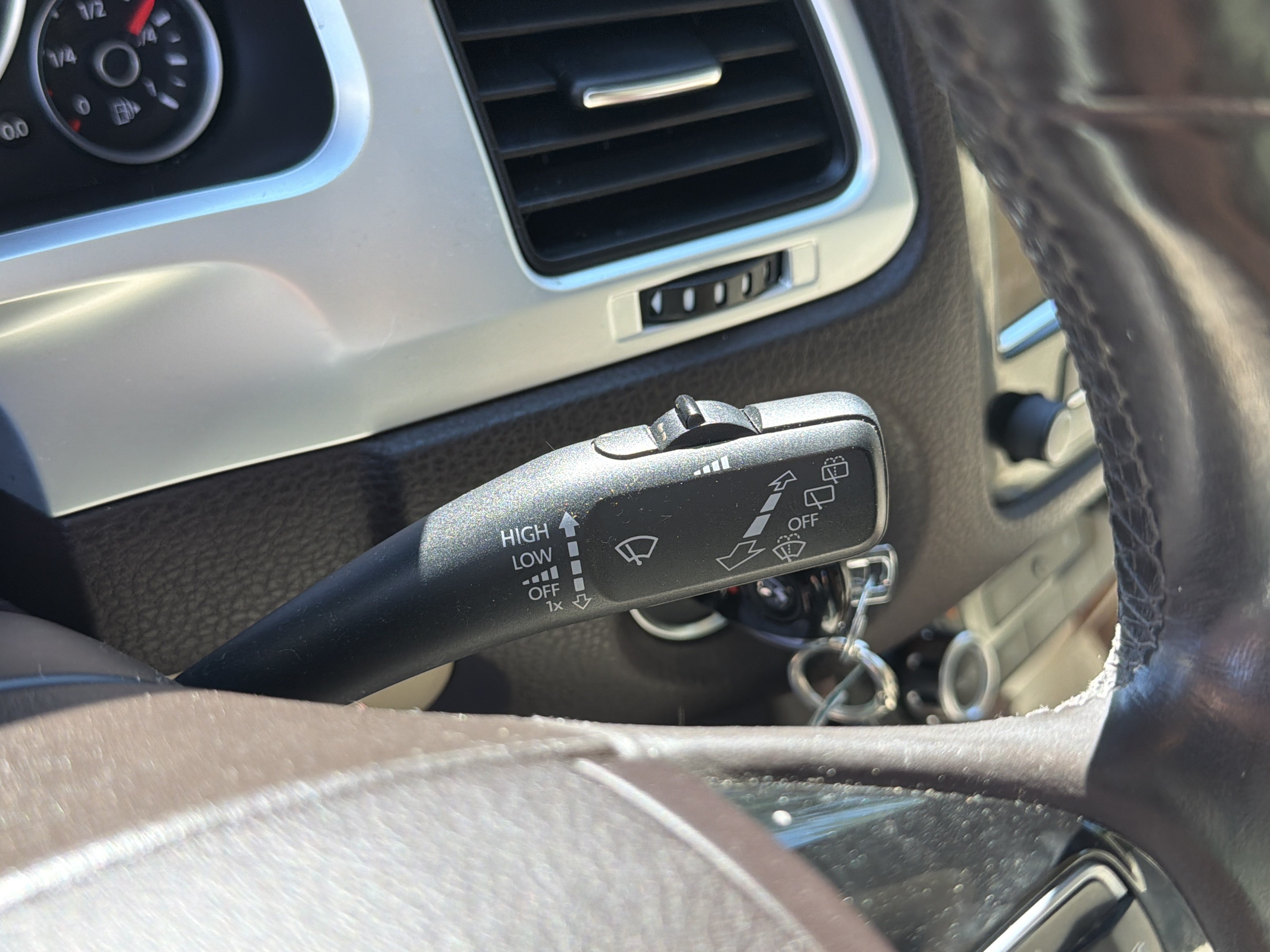 Used 2012 Volkswagen Touareg TDI AWD/4WD image 19
