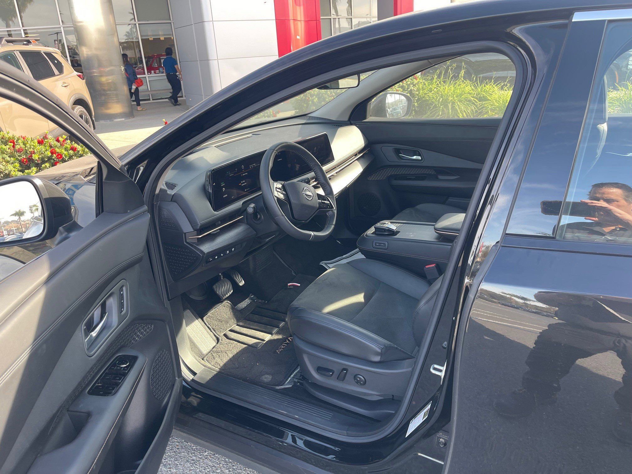 Used 2023 Nissan Ariya ENGAGE image 5