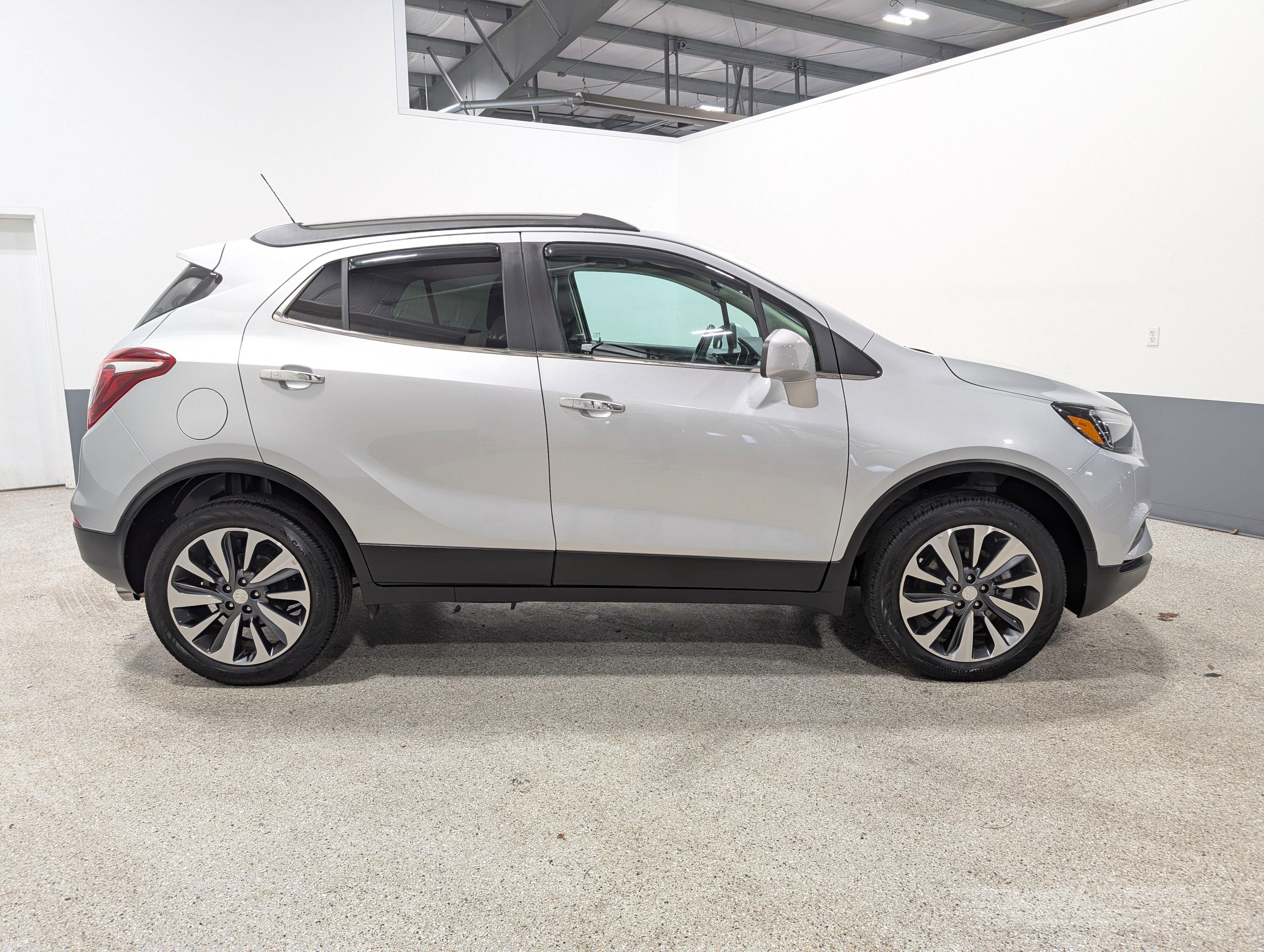 Used 2022 Buick Encore Preferred w/ Safety Package image 2