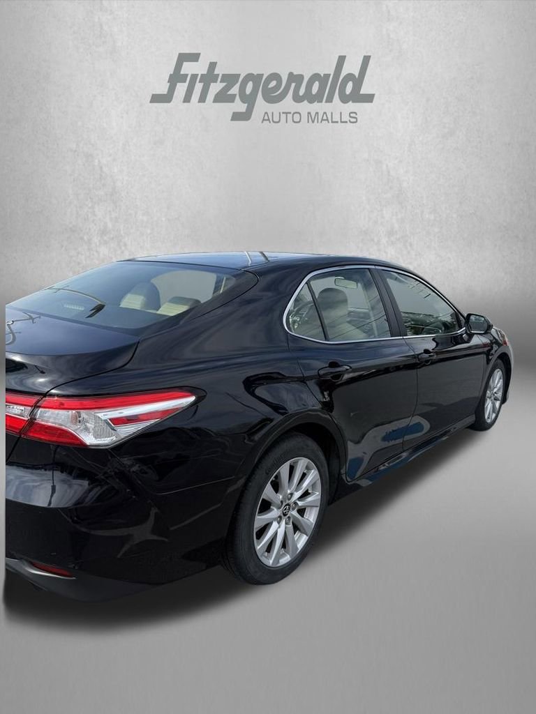 Used 2018 Toyota Camry LE image 4