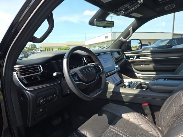Used 2025 Jeep Grand Wagoneer L Series III w/ Rear Seat Video Group 1 AWD/4WD image 17