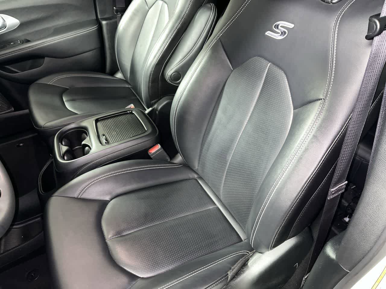 Used 2024 Chrysler Pacifica Limited image 15