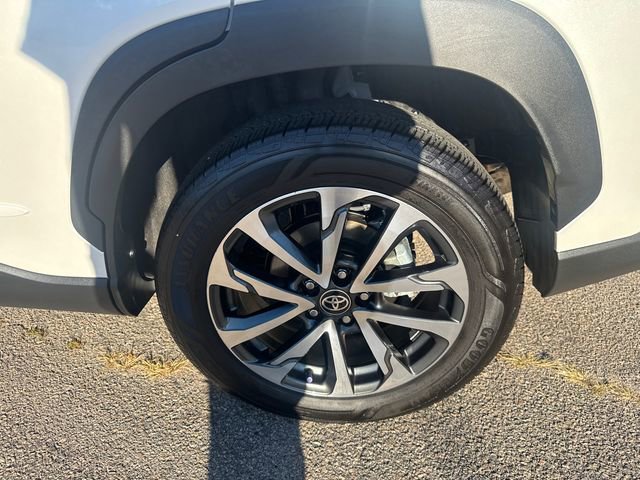 Certified 2025 Toyota Corolla Cross XLE image 19