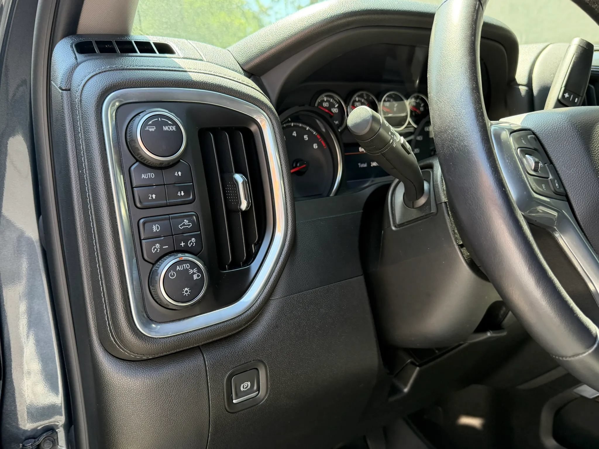 Used 2022 Chevrolet Silverado 1500 LT Trail Boss AWD/4WD image 27