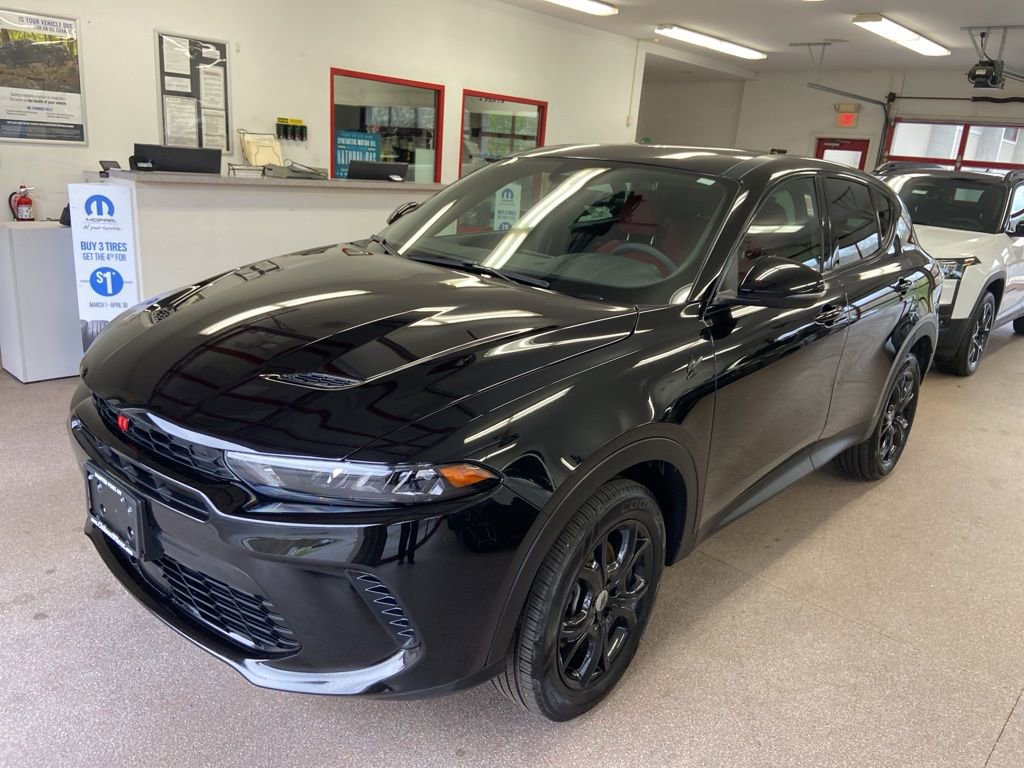 Used 2023 Dodge Hornet GT Plus w/ GT Blacktop Package AWD/4WD image 3