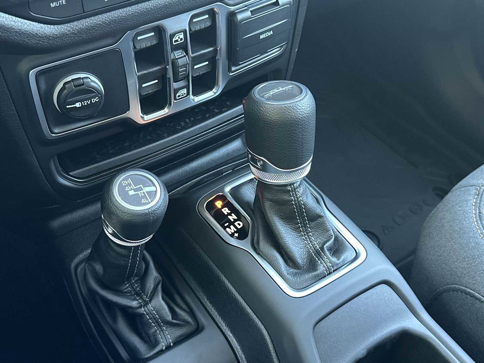 New 2025 Jeep Gladiator Sport image 20