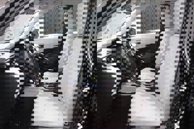 Used 2023 Toyota Corolla Cross L image 10