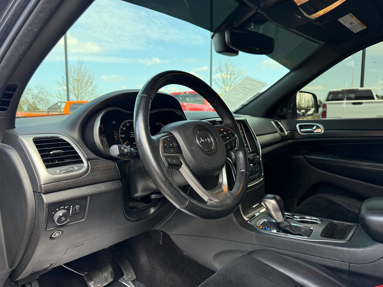 Used 2018 Jeep Grand Cherokee Altitude AWD/4WD image 11
