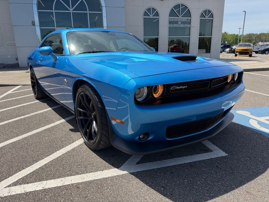 Used 2023 Dodge Challenger R/T Scat Pack RWD image 2
