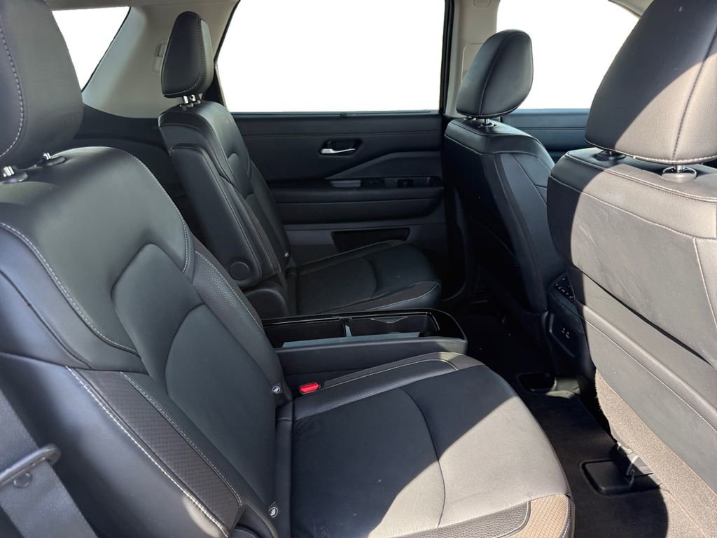 Used 2023 Nissan Pathfinder SL w/ SL Premium Package image 18