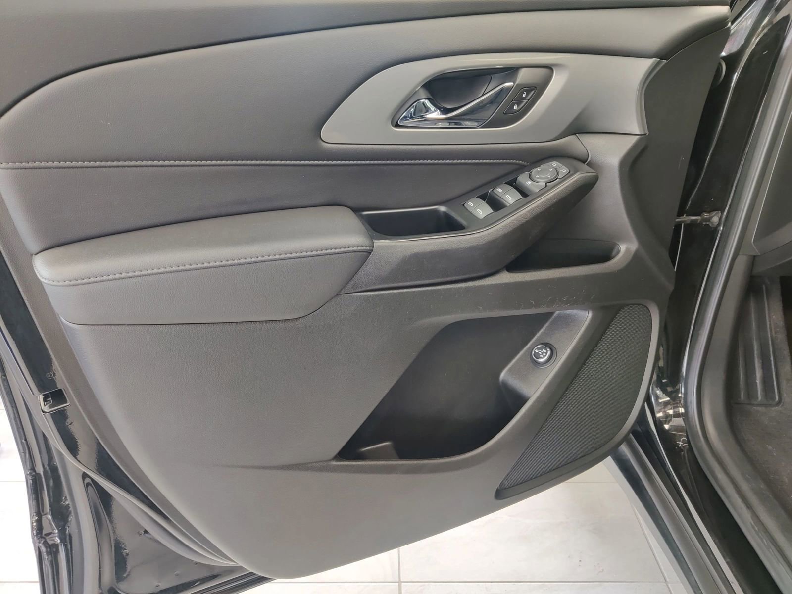 Used 2023 Chevrolet Traverse LT w/ LPO, Floor Liner Package image 17