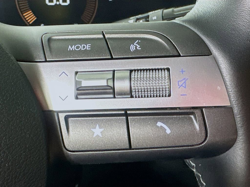 Used 2025 Hyundai Kona SEL FWD image 23