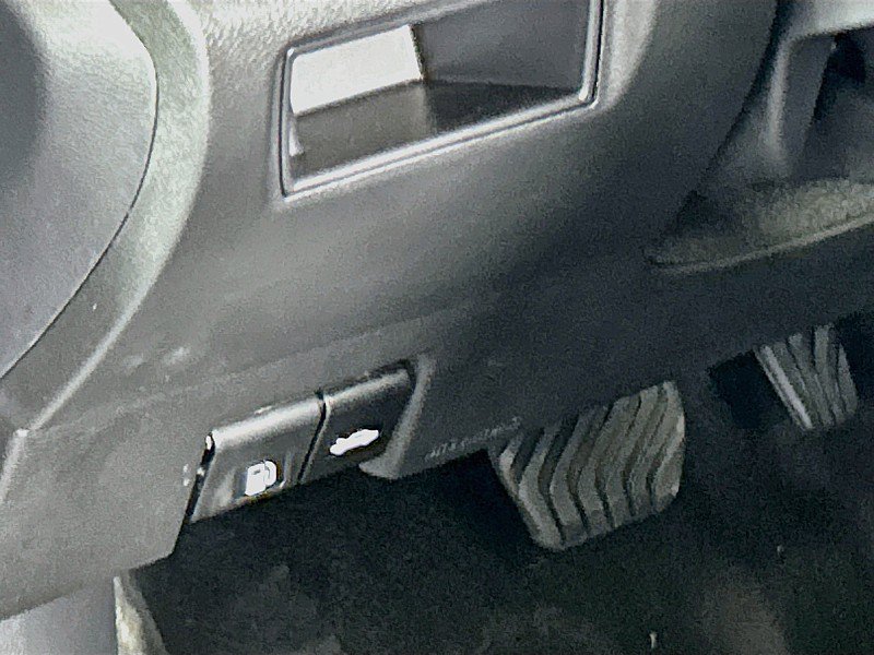 Certified 2025 Nissan Versa SV w/ Trunk Package FWD image 10