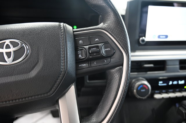 Used 2025 Toyota 4Runner SR5 AWD/4WD image 25