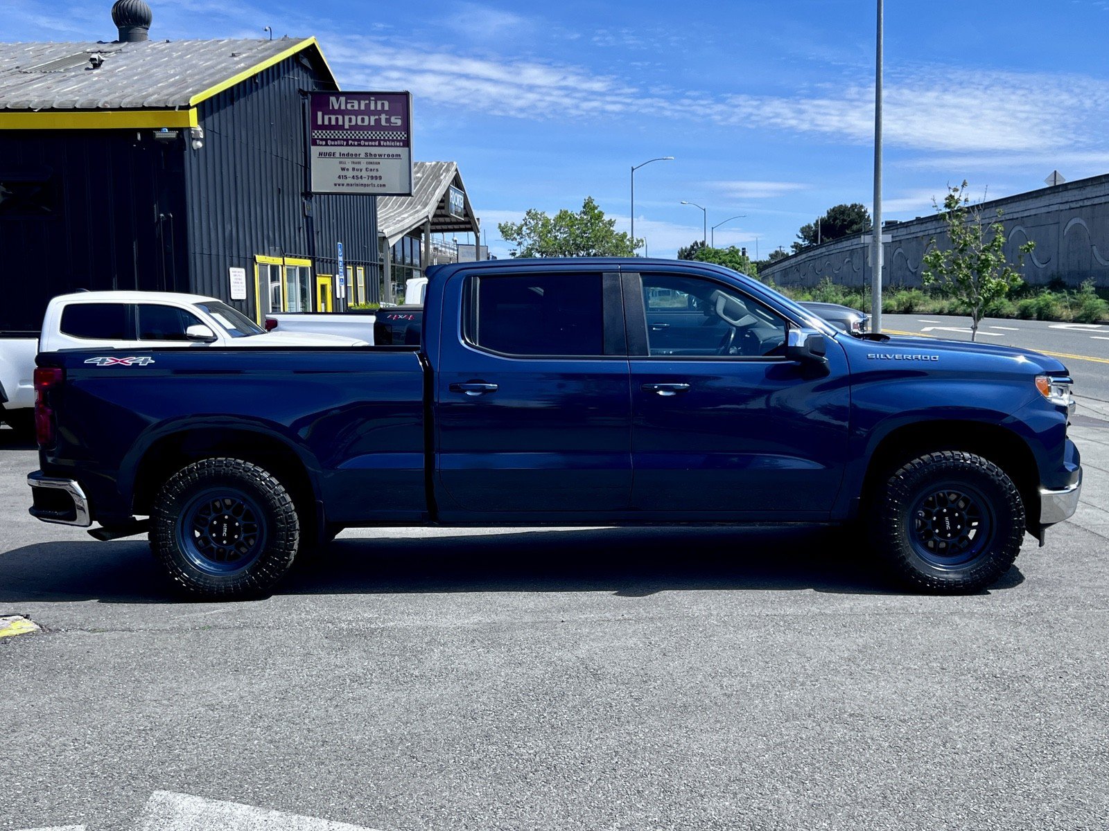 Used 2022 Chevrolet Silverado 1500 LT AWD/4WD image 5