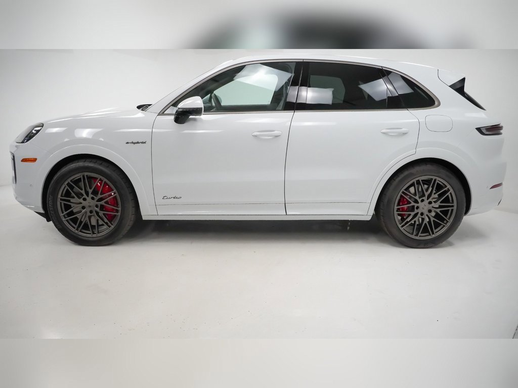 New 2025 Porsche Cayenne Turbo image 2