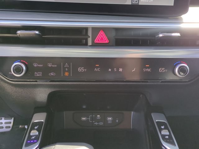 Certified 2025 Kia Sorento SX Prestige AWD/4WD image 25