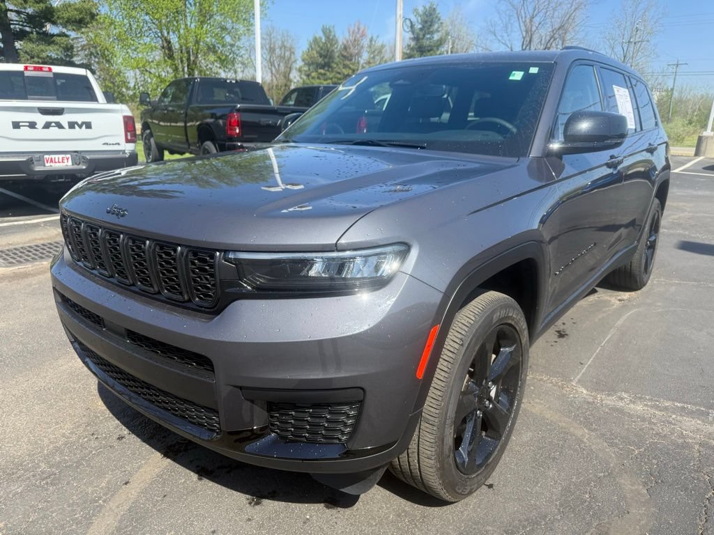 Used 2024 Jeep Grand Cherokee L Altitude AWD/4WD image 2