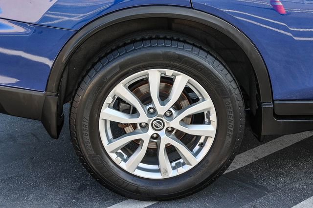 Used 2018 Nissan Rogue SV image 8