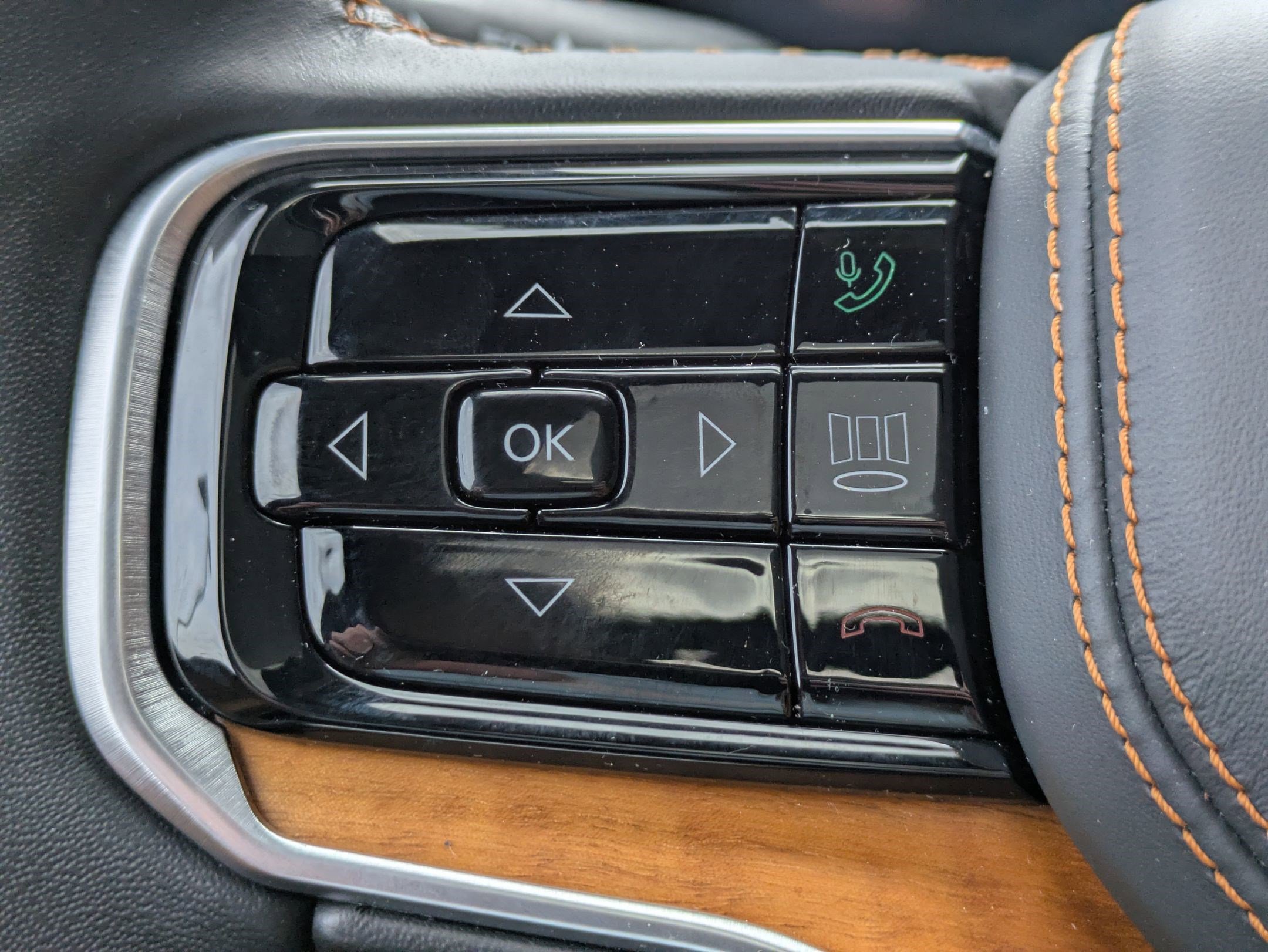 Used 2023 Jeep Grand Wagoneer Series III w/ Rear Seat Video Group 1 image 13