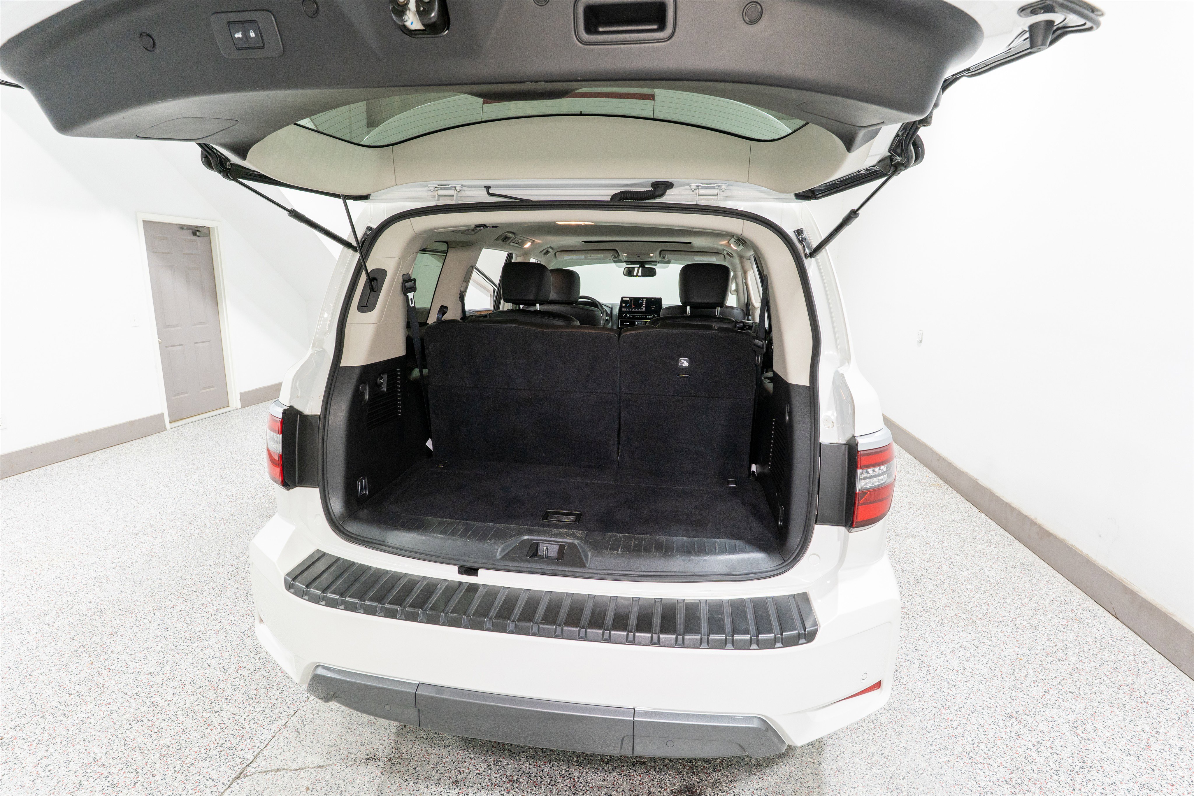 Used 2024 Nissan Armada SL w/ Captain's Chairs Package image 36