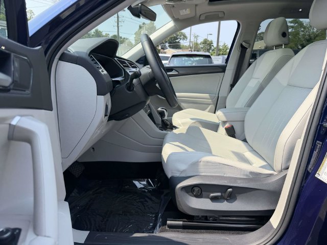 Used 2023 Volkswagen Tiguan SE w/ Panoramic Sunroof Package AWD/4WD image 8