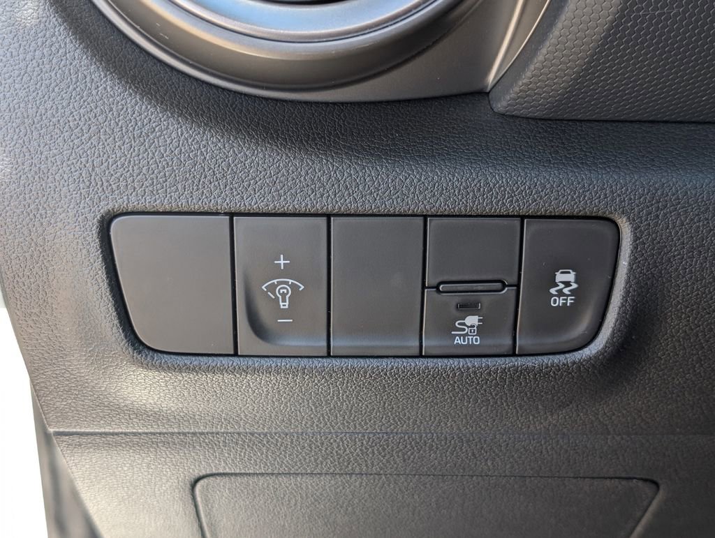 Used 2023 Hyundai Kona SE w/ Cargo Package image 30