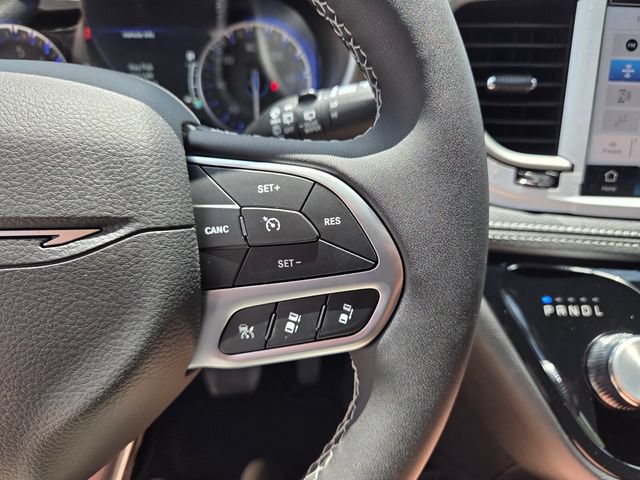 New 2027 Chrysler Pacifica Select FWD image 28