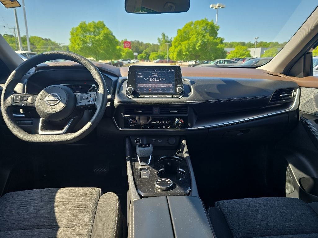 Used 2023 Nissan Rogue SV AWD/4WD image 17