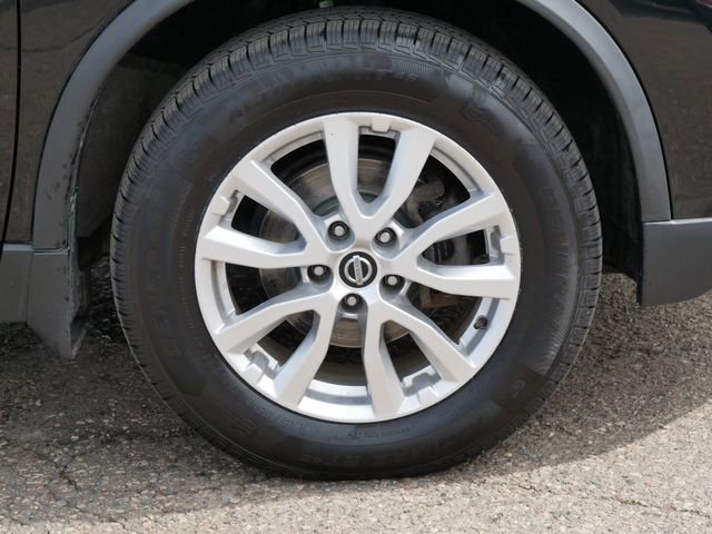 Used 2017 Nissan Rogue SV image 9