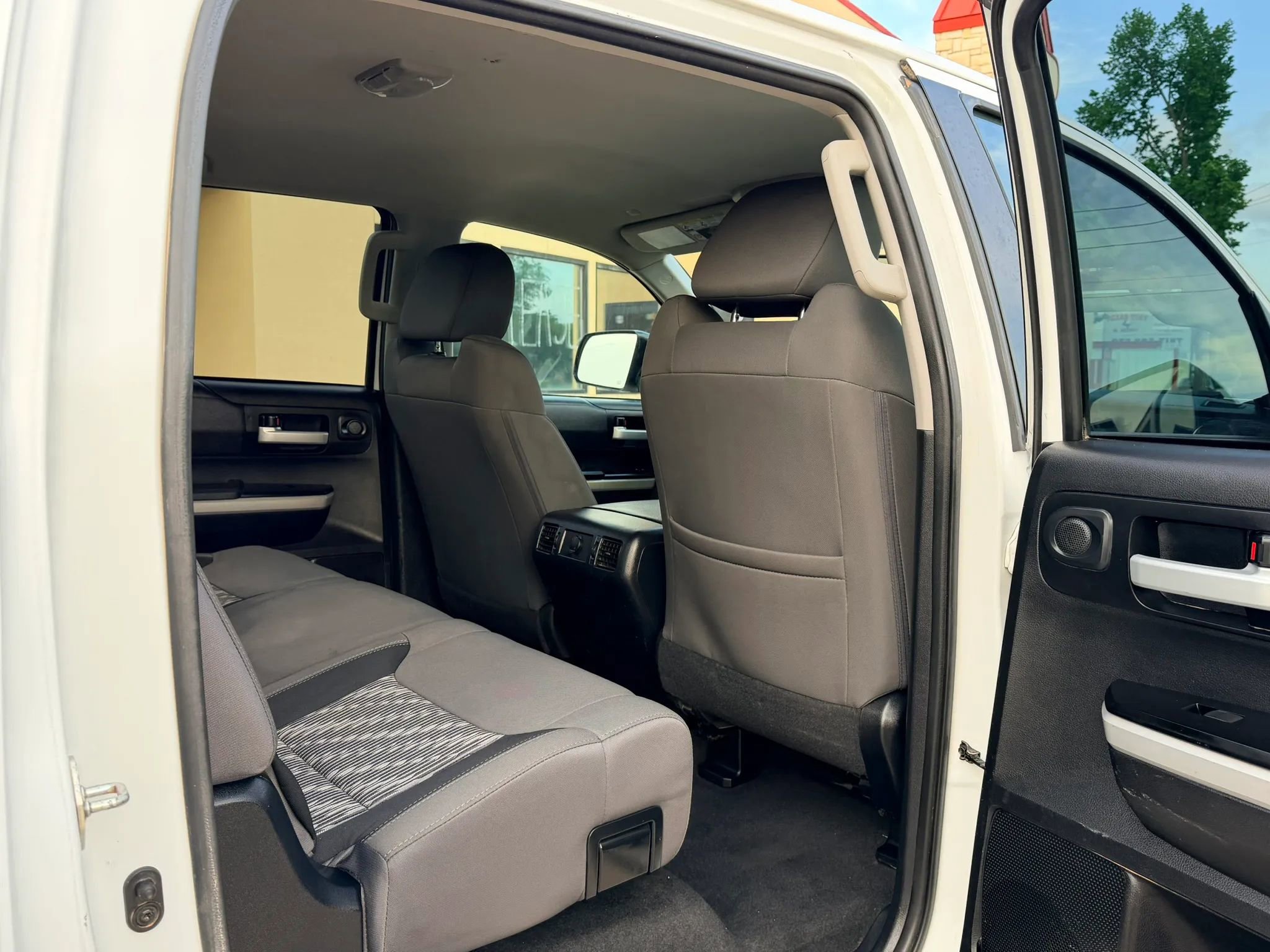 Used 2019 Toyota Tundra SR5 w/ SR5 Upgrade Package AWD/4WD image 12