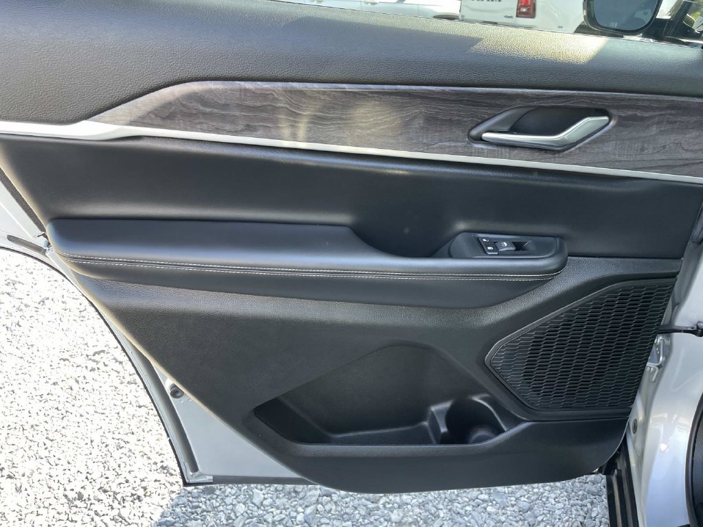Used 2024 Jeep Grand Cherokee L Limited w/ Black Appearance Package RWD image 14