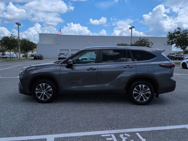 Certified 2024 Toyota Highlander XLE FWD image 7
