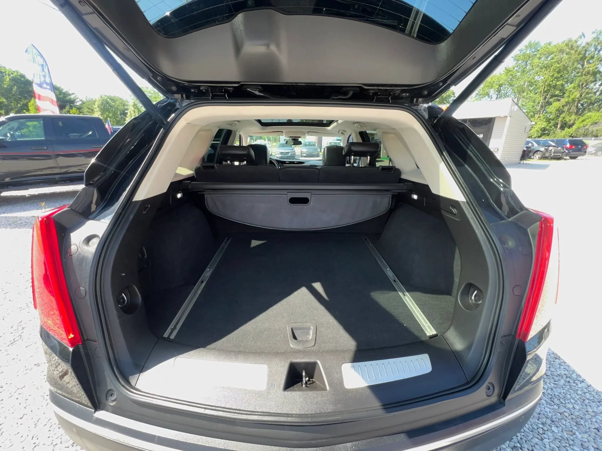 Used 2017 Cadillac XT5 Luxury w/ Driver Awareness Package FWD image 14