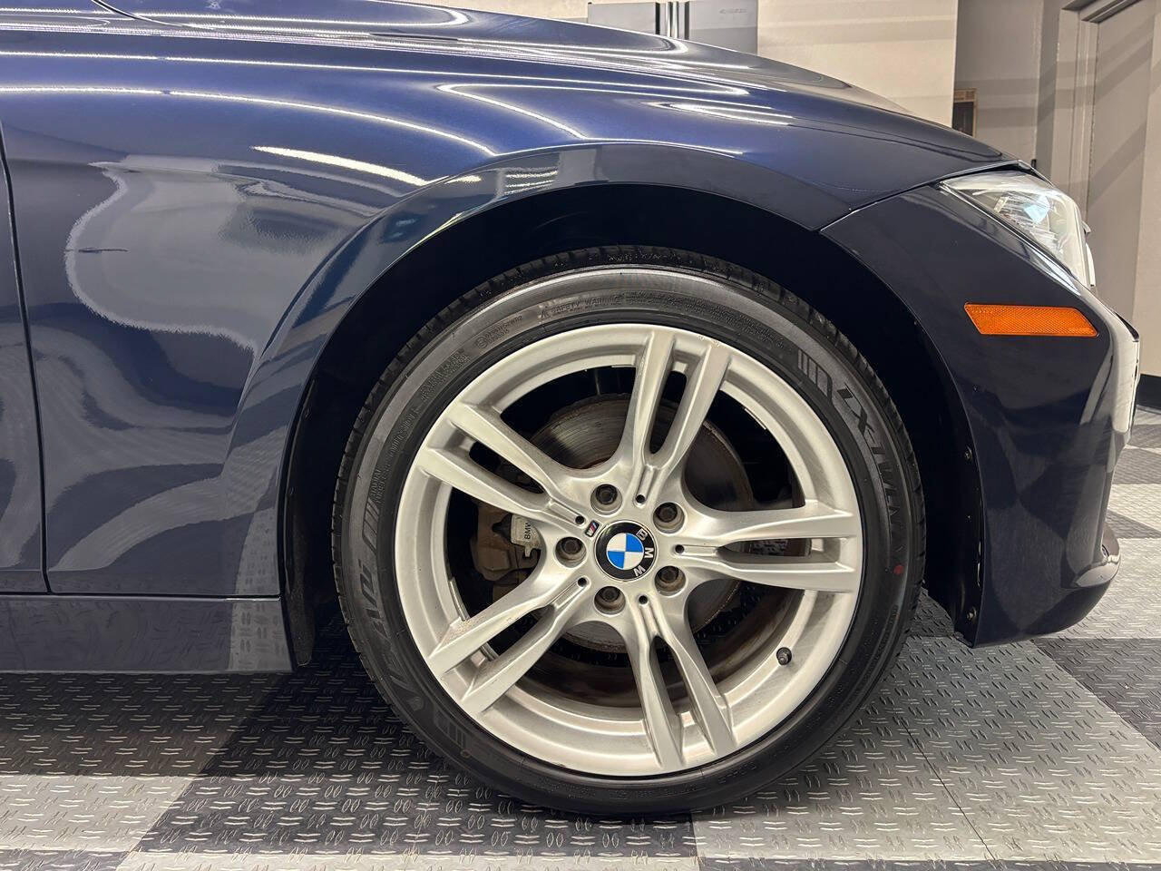 Used 2014 BMW 328i xDrive Sedan AWD/4WD image 5