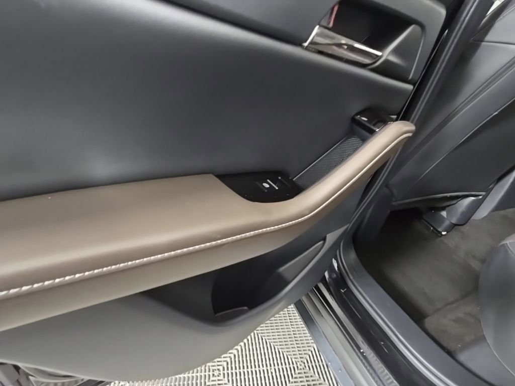 Used 2022 MAZDA CX-30 AWD 2.5 S w/ Premium Package image 17