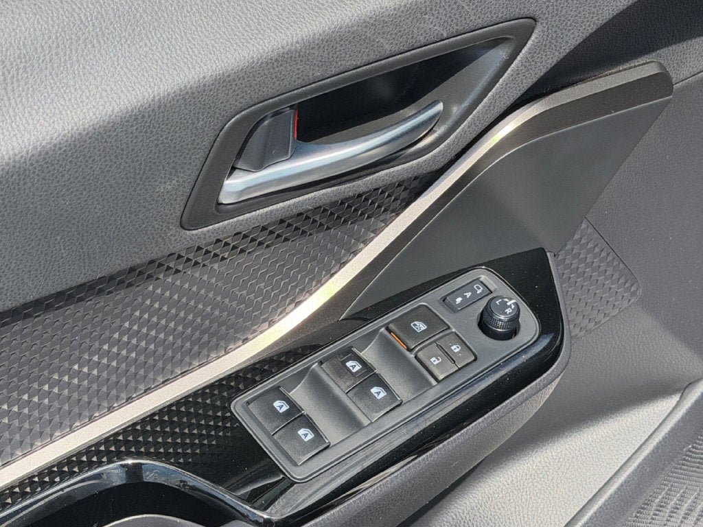 Used 2019 Toyota C-HR XLE FWD image 22