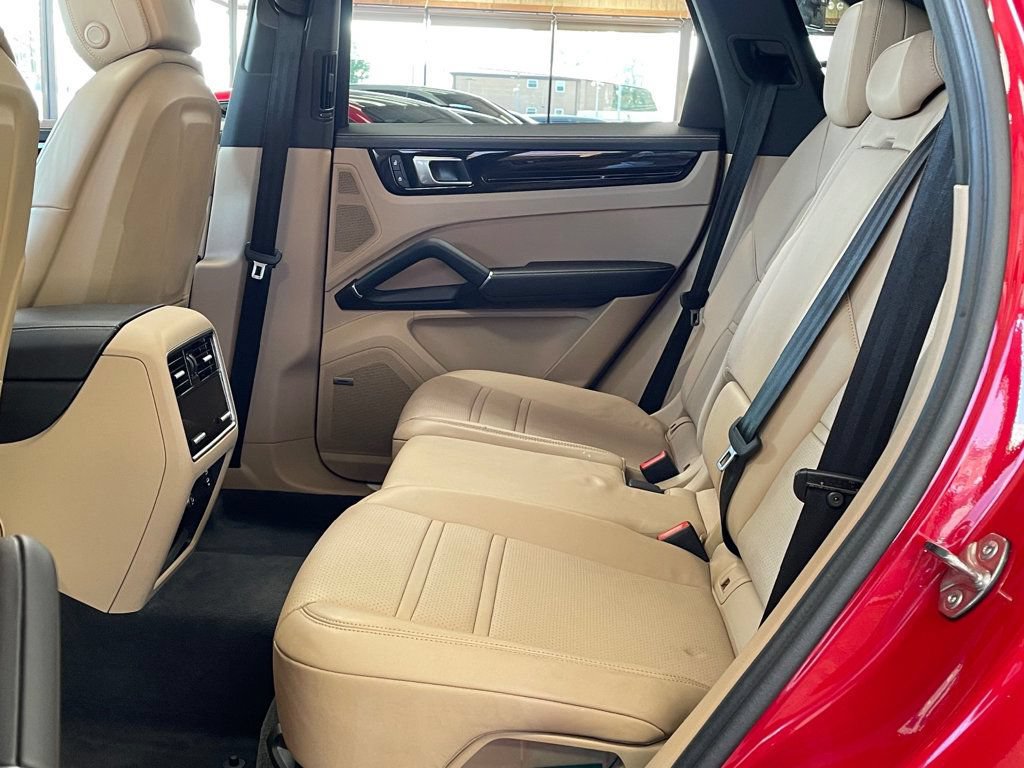 Used 2023 Porsche Cayenne w/ Premium Package AWD/4WD image 18