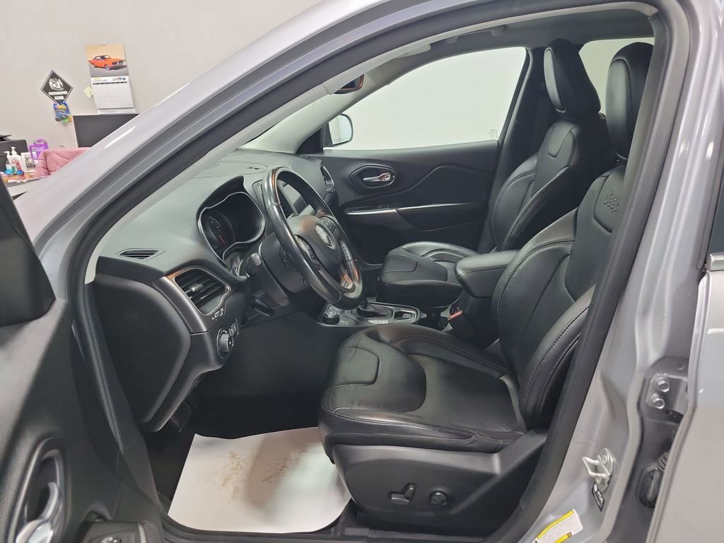 Used 2021 Jeep Cherokee Latitude Lux image 2