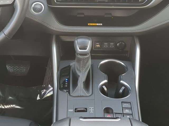 Certified 2025 Toyota Highlander XLE image 19
