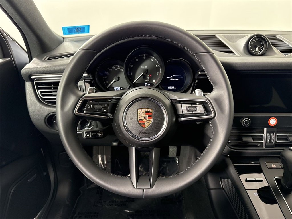 Used 2025 Porsche Macan image 36