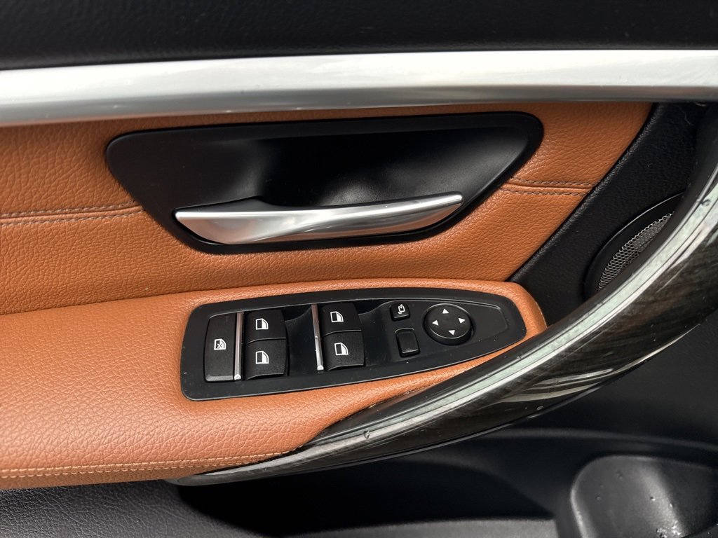 Used 2017 BMW 330i xDrive Wagon w/ Premium Package image 12