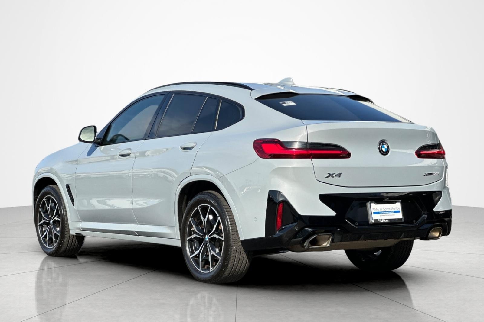 Used 2024 BMW X4 xDrive30i w/ Premium Package AWD/4WD image 3