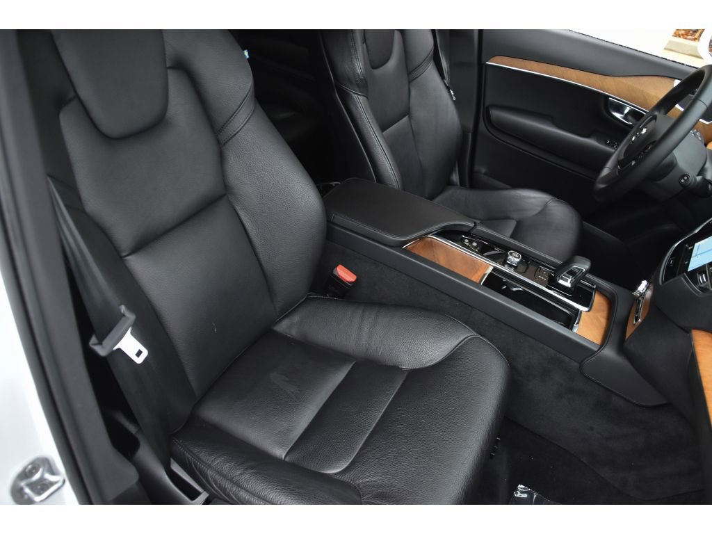 Certified 2023 Volvo XC90 B5 Plus image 32