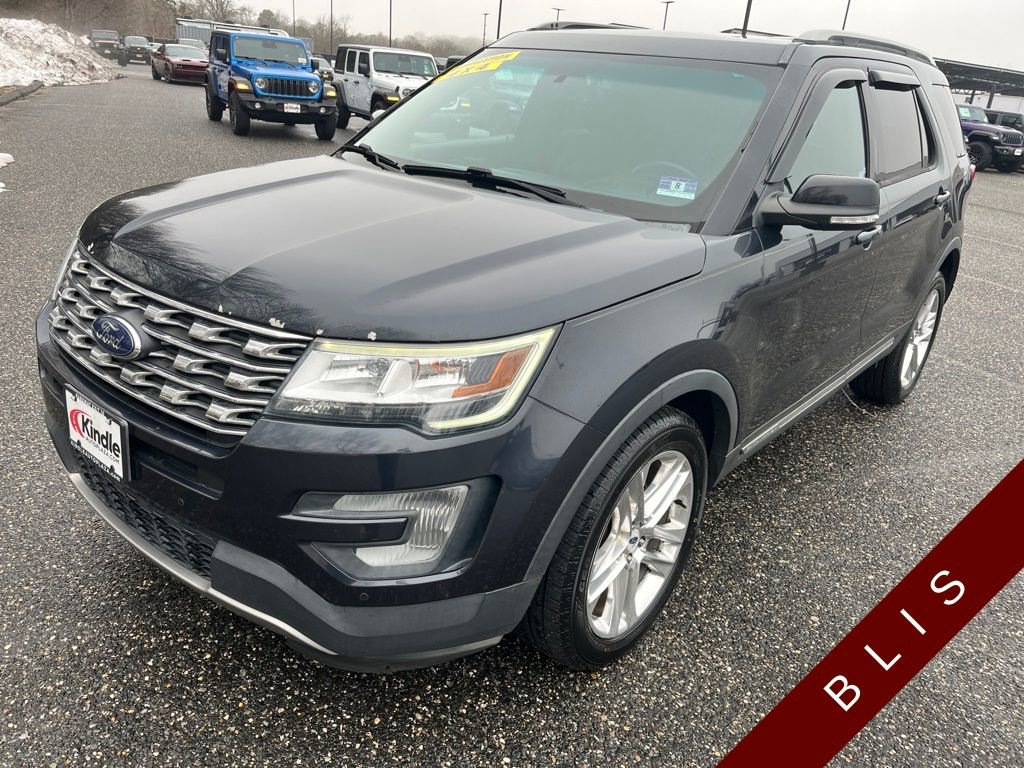 Used 2017 Ford Explorer XLT w/ Equipment Group 202A image 4