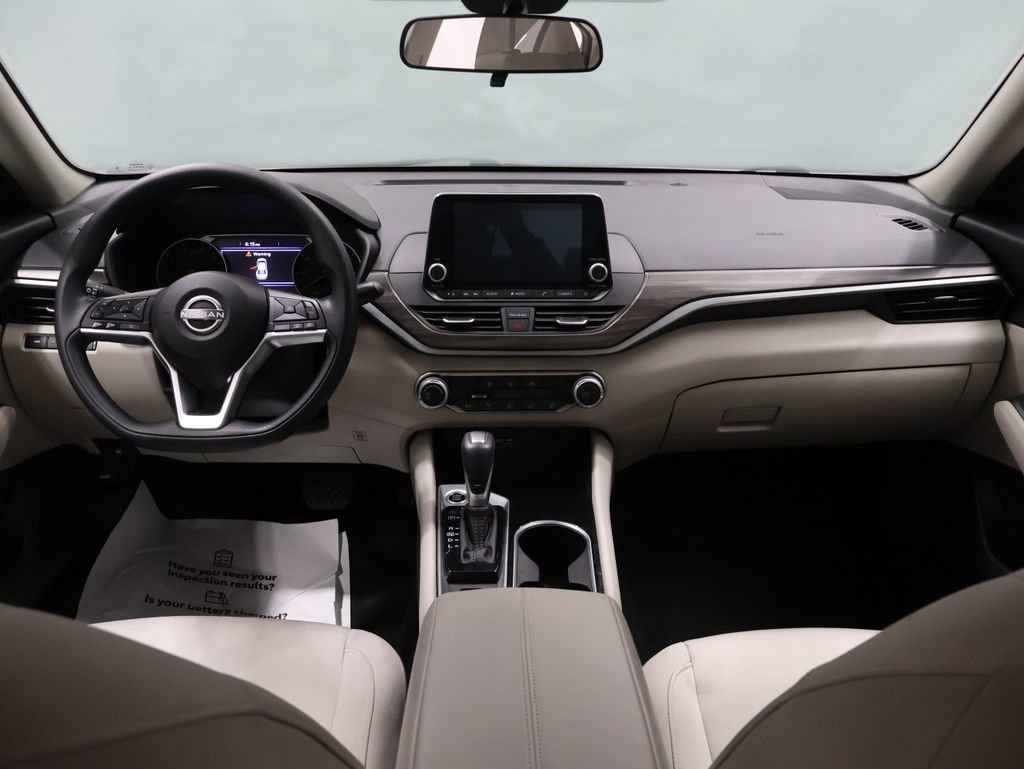 Used 2024 Nissan Altima 2.5 SV image 17