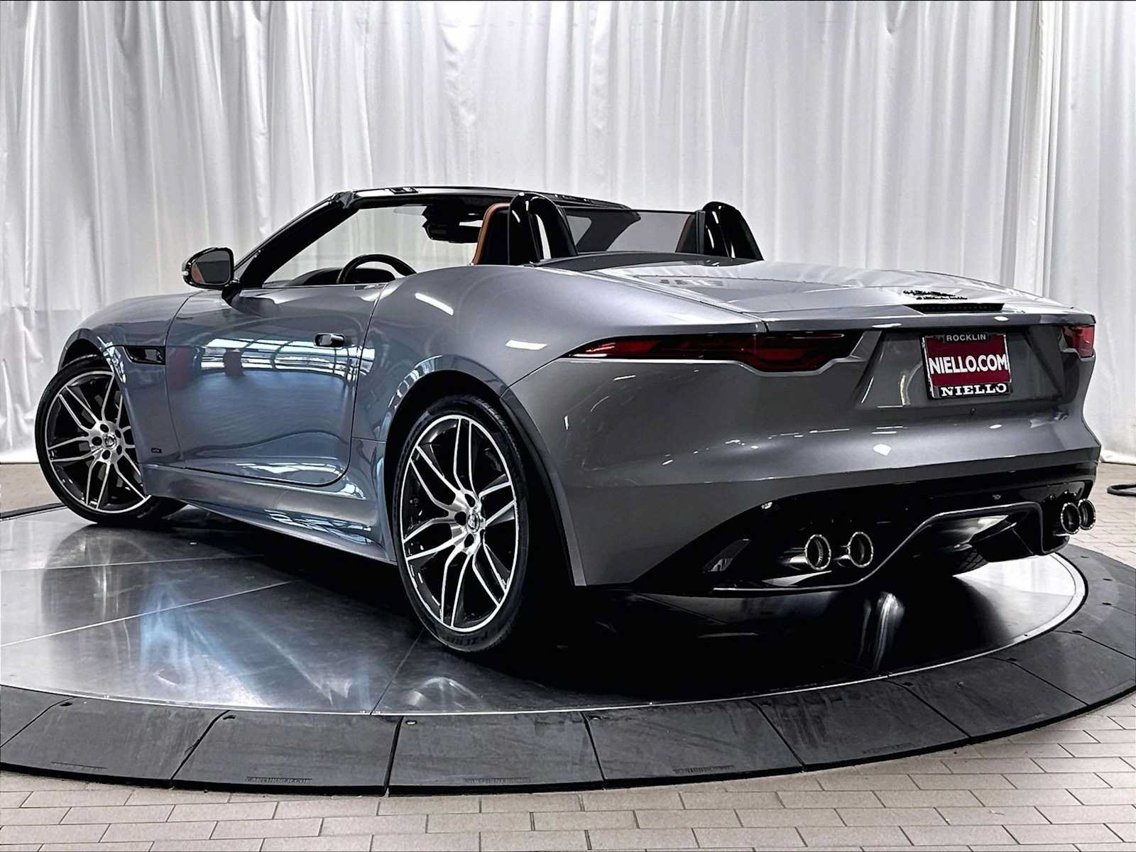 Used 2024 Jaguar F-TYPE Convertible AWD image 3