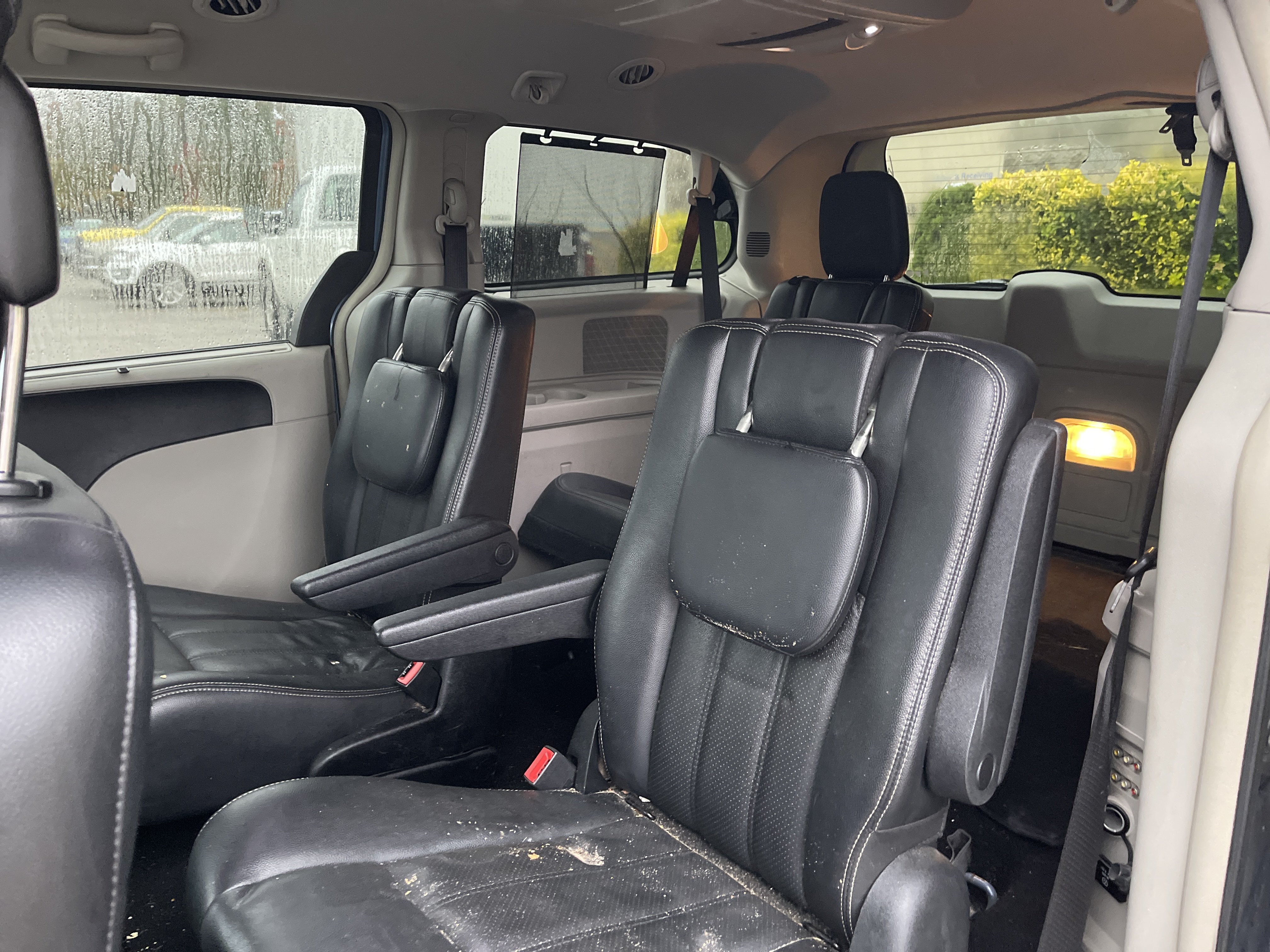 Used 2012 Chrysler Town & Country Touring-L w/ Entertainment Group #2 FWD image 11