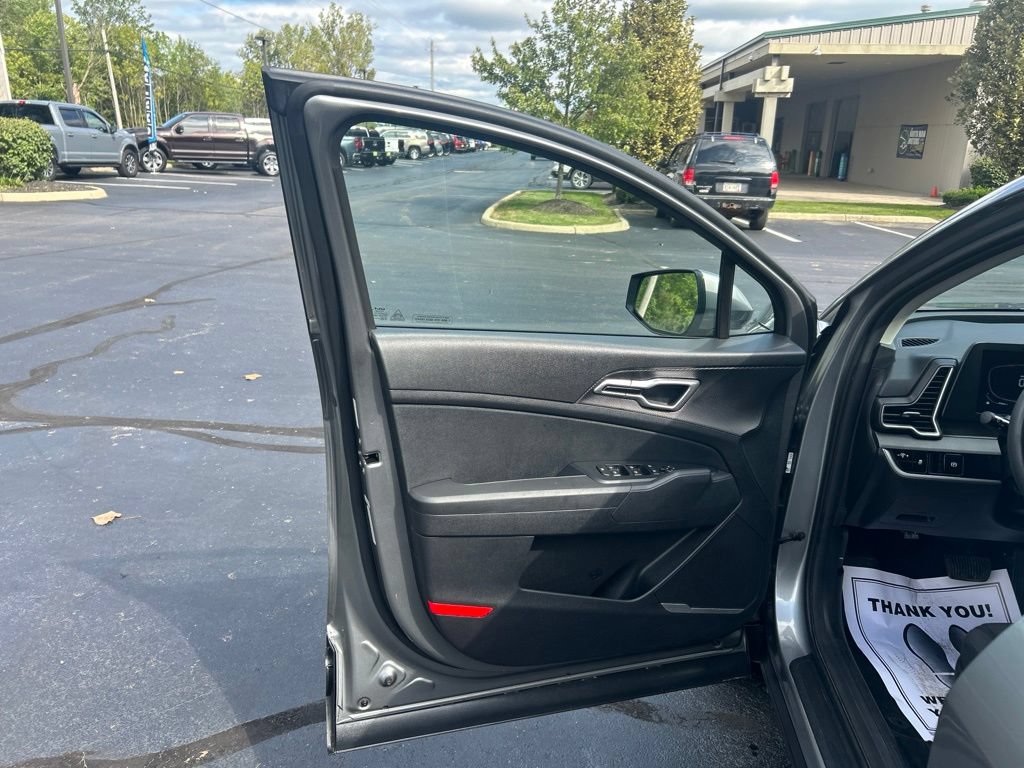 Used 2024 Kia Sportage LX FWD image 9